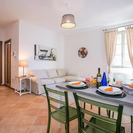 Sleeps 4 T421869 * ורנה